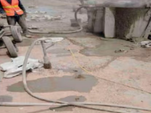 上城水泥混凝土路面板底注浆技术 路面脱空注浆整治方案